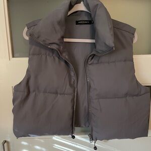 NWOT Women’s Crop Puffer Vest -Amazon-Merokeety- grey-size M